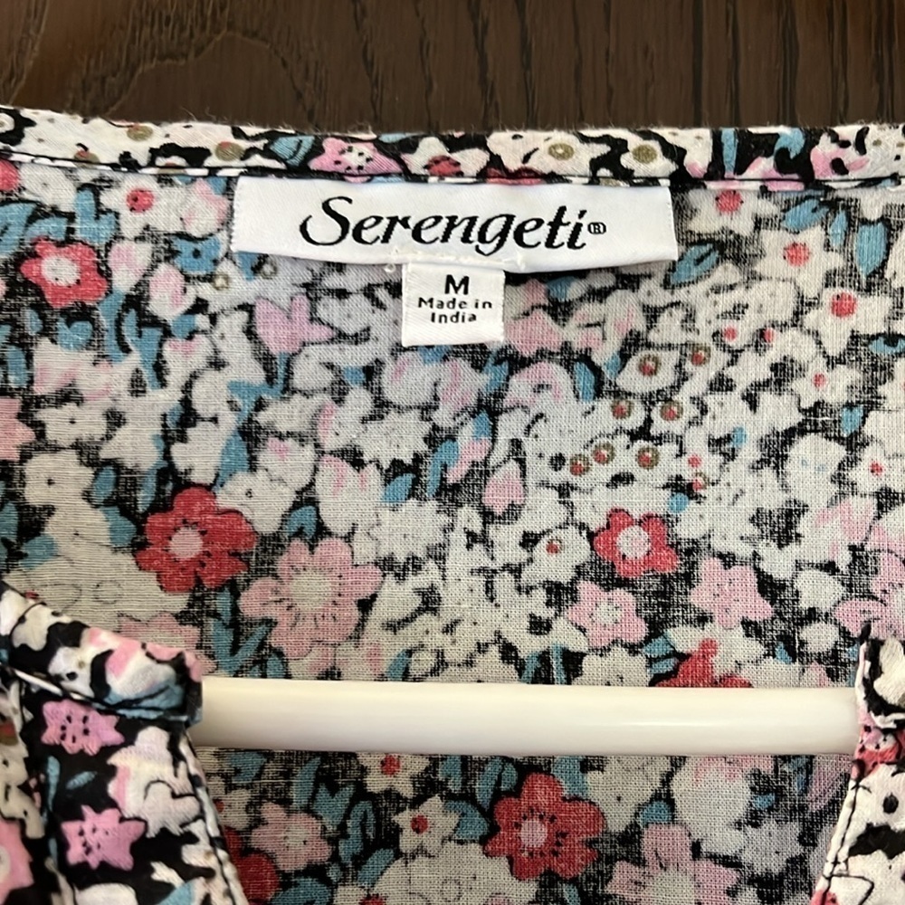 Serengeti 3/4 sleeved, v neck floral pattern blouse. Size Medium. - Picture 2 of 10